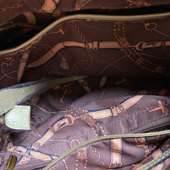 Cream Patent Leather Purse - Picture 9 of 10